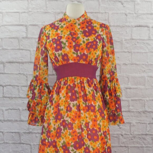 Vintage 70s Floral Ruffle Dress - Picture 2 of 9